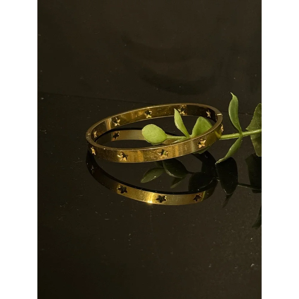Gold Tone Star Cutout Bangle Bracelet Hinged Celestial Flat Band Jewelry